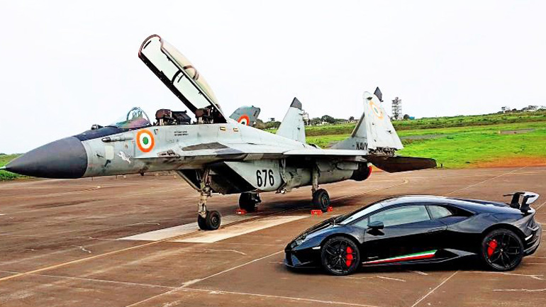 Lamborghini εναντίον μαχητικού jet